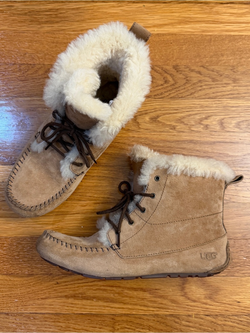 UGG Chickaree Moccasin Boots Light Brown Chestnut Suede Lace-Up - Size 7.5/EU 38